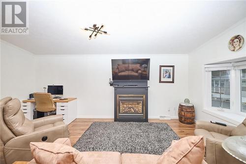 #441 -23 Four Mile Creek Rd, Niagara-On-The-Lake, ON - Indoor Photo Showing Living Room With Fireplace