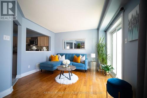 46 - 1292 Sherwoodmills Boulevard, Mississauga, ON - Indoor Photo Showing Living Room
