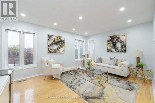 33 Lakeridge Drive, Brampton, ON - Indoor Photo Showing Living Room