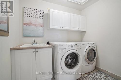 4666 Mcleod Road, Burlington, ON - Indoor Photo Showing Laundry Room