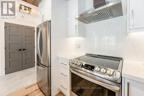 #301 -430 Pearl St, Burlington, ON - Indoor Photo Showing Kitchen With Upgraded Kitchen