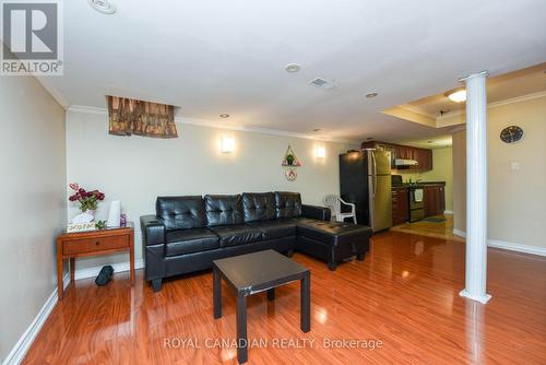 1230 Prestonwood Cres, Mississauga, ON - Indoor Photo Showing Living Room