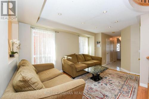 1230 Prestonwood Crescent, Mississauga, ON - Indoor Photo Showing Living Room