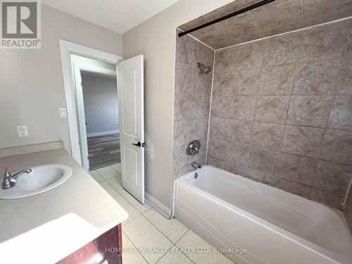 #Upper - 322 Hansen Road, Brampton, ON - Indoor Photo Showing Bathroom
