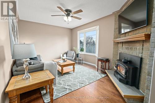 32 Cotswold Crt, Halton Hills, ON - Indoor With Fireplace