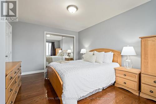 32 Cotswold Crt, Halton Hills, ON - Indoor Photo Showing Bedroom