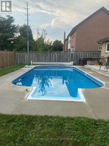 32 Cotswold Crt, Halton Hills, ON - Outdoor With In Ground Pool With Backyard
