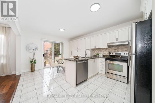 14 Buckhorn Ave, Richmond Hill, ON - Indoor Photo Showing Kitchen With Stainless Steel Kitchen