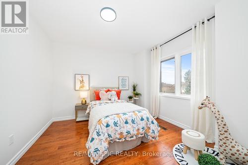14 Buckhorn Ave, Richmond Hill, ON - Indoor Photo Showing Bedroom