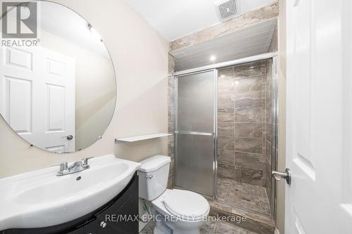 14 Buckhorn Ave, Richmond Hill, ON - Indoor Photo Showing Bathroom