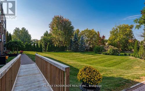 #203 -74 The Queensway S Rd, Georgina, ON - Outdoor