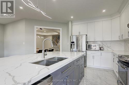 51 White Cedar Drive, Markham, ON - Indoor Photo Showing Kitchen With Double Sink With Upgraded Kitchen