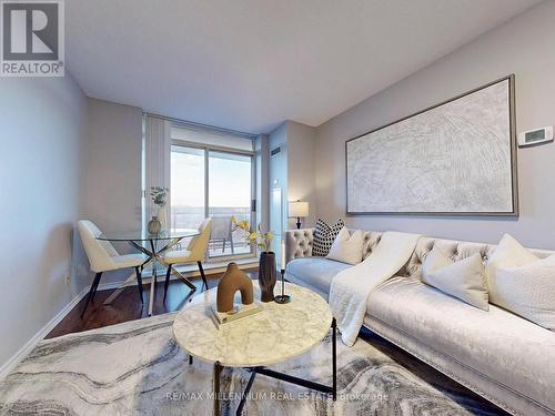 #413 -75 King William Cres, Richmond Hill, ON - Indoor Photo Showing Living Room