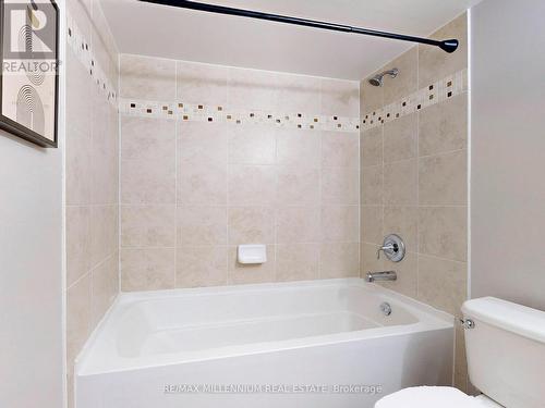 #413 -75 King William Cres, Richmond Hill, ON - Indoor Photo Showing Bathroom