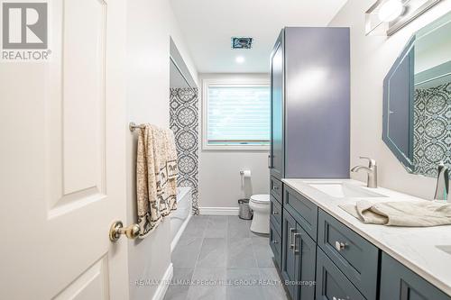 32 Park Trail, Springwater, ON - Indoor Photo Showing Bathroom