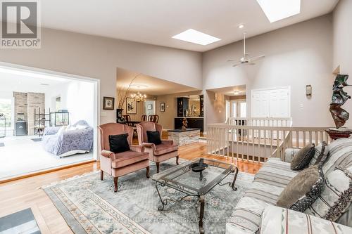32 Park Trail, Springwater, ON - Indoor Photo Showing Living Room