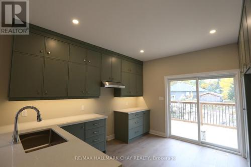 292 Robinson Rd, Wasaga Beach, ON - Indoor Photo Showing Kitchen