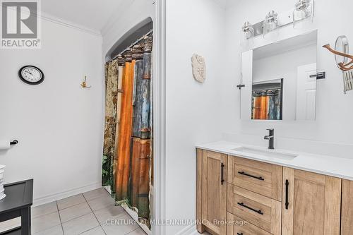 89 Trout Lane, Tiny, ON - Indoor Photo Showing Bathroom