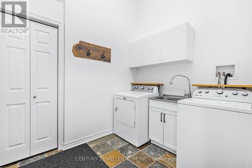 89 Trout Lane, Tiny, ON - Indoor Photo Showing Laundry Room