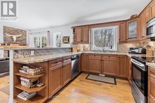 89 Trout Lane, Tiny, ON - Indoor Photo Showing Kitchen