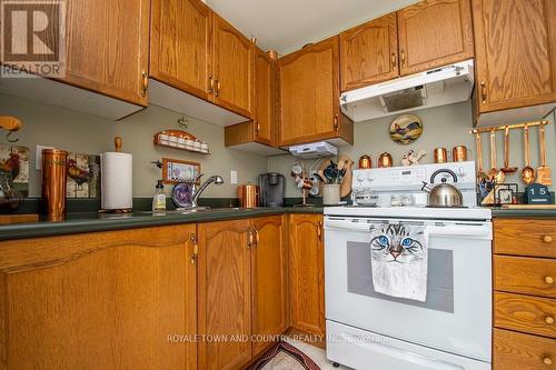 14 Hudspeth Crt, Kawartha Lakes, ON - Indoor Photo Showing Kitchen