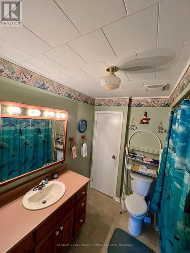 67 Bridge St E, Bancroft, ON - Indoor Photo Showing Bathroom