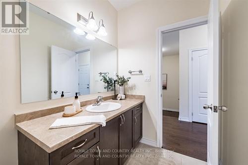 39 Claxton Cres, Kawartha Lakes, ON - Indoor Photo Showing Bathroom