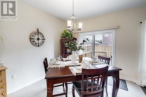39 Claxton Cres, Kawartha Lakes, ON - Indoor Photo Showing Dining Room