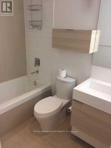 912 - 88 Scott Street, Toronto, ON - Indoor Photo Showing Bathroom