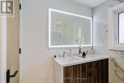 29 Parmbelle Cres, Toronto, ON - Indoor Photo Showing Bathroom