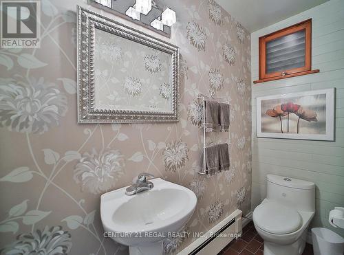 56 Somerdale Sq, Toronto, ON - Indoor Photo Showing Bathroom