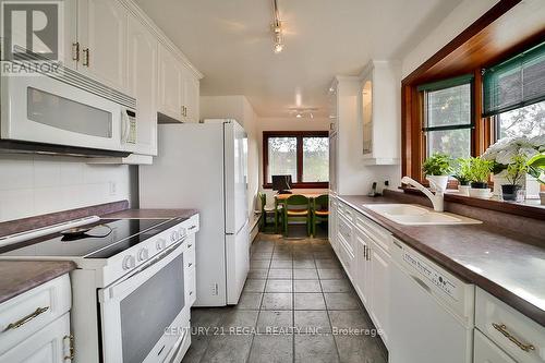 56 Somerdale Sq, Toronto, ON - Indoor Photo Showing Kitchen