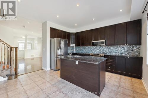 206 Bons Ave, Clarington, ON - Indoor Photo Showing Kitchen With Upgraded Kitchen