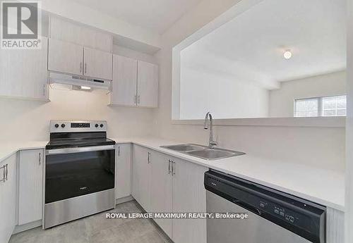 #3 -110 Grew Blvd, Georgina, ON - Indoor Photo Showing Kitchen With Stainless Steel Kitchen With Double Sink