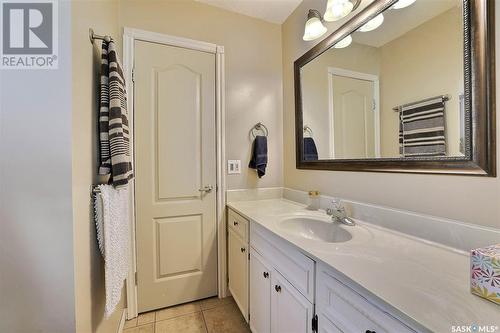 99 Arlington Street, Regina, SK - Indoor Photo Showing Bathroom