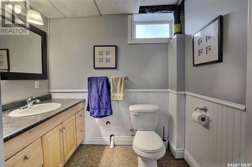 99 Arlington Street, Regina, SK - Indoor Photo Showing Bathroom