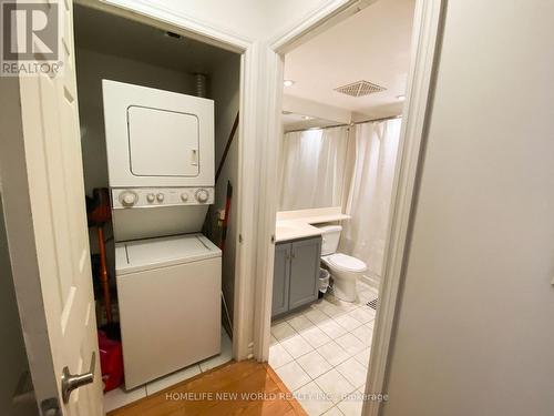 725 - 270 Wellington Street W, Toronto, ON - Indoor Photo Showing Laundry Room