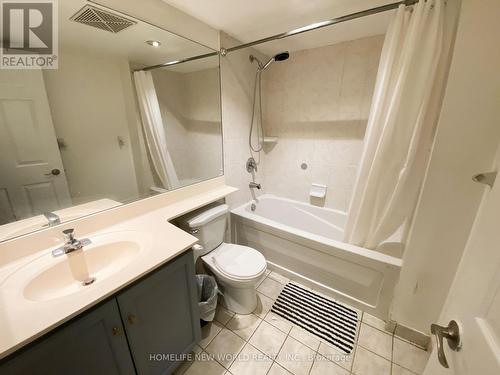 725 - 270 Wellington Street W, Toronto, ON - Indoor Photo Showing Bathroom