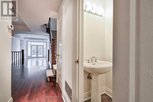 246 Walmer Road, Toronto, ON - Indoor Photo Showing Bathroom