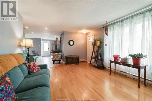 628 Guy Ave, Dieppe, NB - Indoor Photo Showing Living Room