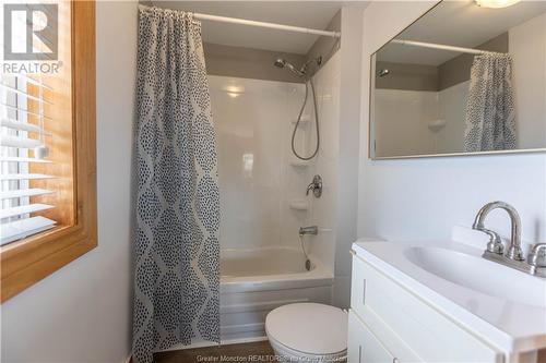 77 Fairfield, Sackville, NB - Indoor Photo Showing Bathroom