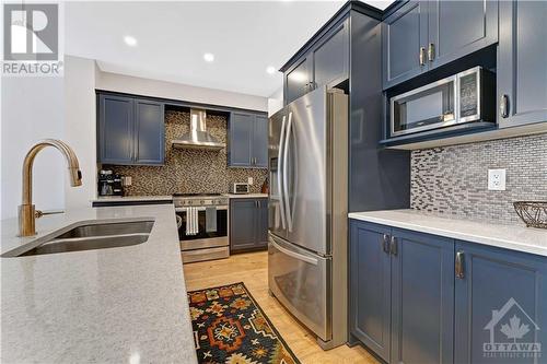 555 Bobolink Ridge, Stittsville, ON - Indoor Photo Showing Kitchen With Double Sink With Upgraded Kitchen