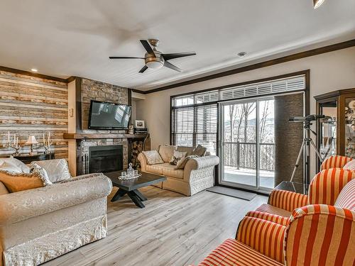 Salon - 4-250 Rue Du Mont-Plaisant, Mont-Tremblant, QC - Indoor Photo Showing Living Room With Fireplace