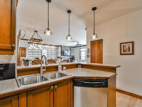 Cuisine - 4-250 Rue Du Mont-Plaisant, Mont-Tremblant, QC - Indoor Photo Showing Kitchen With Double Sink