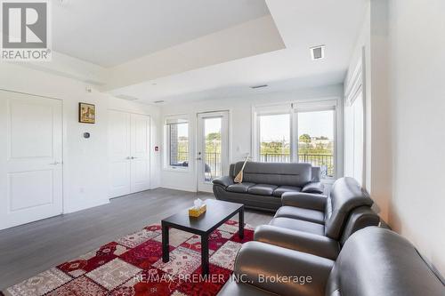 116 - 155 Downsview Park Boulevard, Toronto, ON - Indoor Photo Showing Living Room