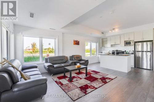 116 - 155 Downsview Park Boulevard, Toronto, ON - Indoor Photo Showing Living Room