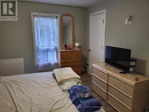 34 Roseview Ave, Richmond Hill, ON - Indoor Photo Showing Bedroom
