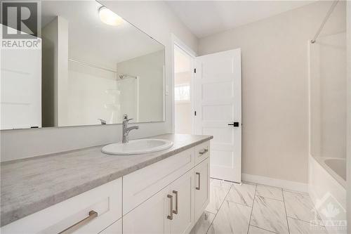 88 Villeneuve Street, Moose Creek, ON - Indoor Photo Showing Bathroom