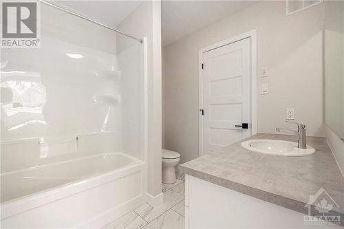 88 Villeneuve Street, Moose Creek, ON - Indoor Photo Showing Bathroom