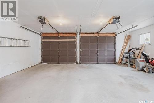 157 Acadia Court, Saskatoon, SK - Indoor Photo Showing Garage